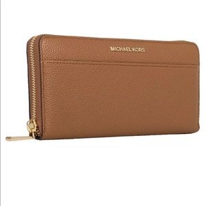 Michael kors women’s mercer continental wallet